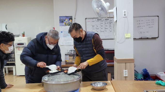 2023. 1. 31 급식봉사 1 - 밥퍼 채수천 이상욱.jpg