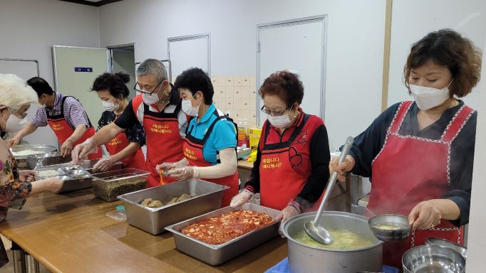 2022. 7. 18 서군산지역 어르신 무료급식봉사 3 .jpg