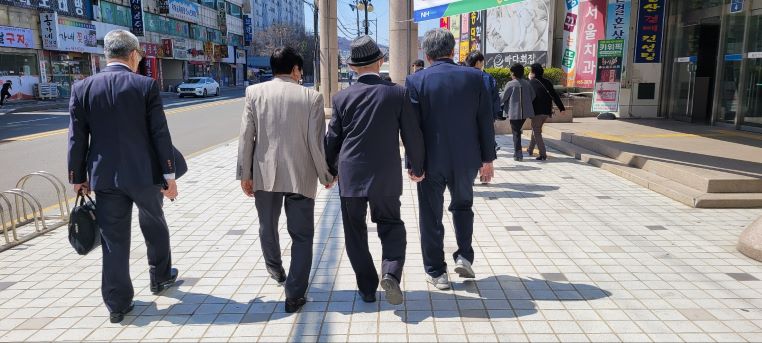 7. 4월 3일 주일예배 후 - 신동록 집사 방문.jpg