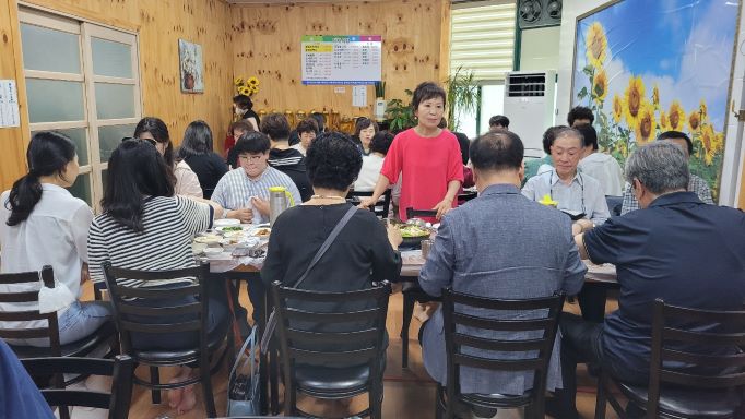 2022. 6. 26 교회설립 1주년감사예배후 식사교제 1 - 수정.jpg