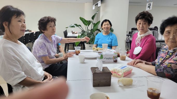 2022. 7. 28 이옥진 권사 심방 - 풍성한 밥상 .jpg