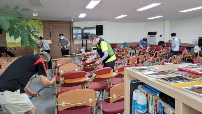 2022. 7. 30 교회청소 - 남선교회.jpg